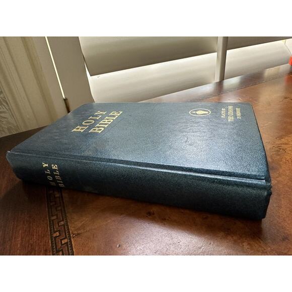 HOLY BIBLE Placed by the GIDEONS in Memory Blue HARDCOVER - Picture 2 of 12